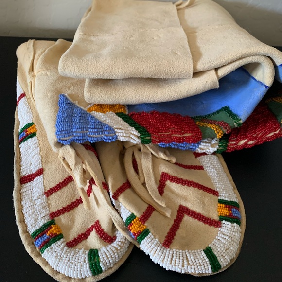 Beautiful Handmade Beaded and Painted Native American Indian Regalia - Picture 12 of 15